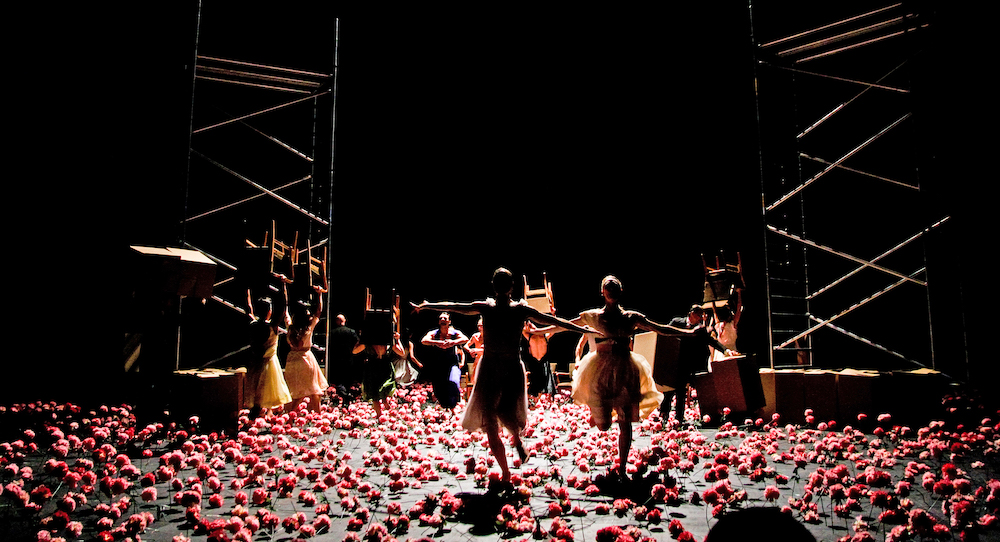 Pina Bausch's 'Nelken (Carnations)'. Photo by Oliver Look.
