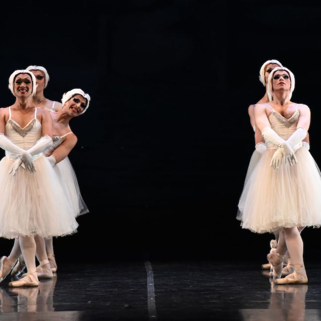 Les Ballets Trockadero de Monte Carlo in 'Swan Lake'. Photo by Roberto Ricci.