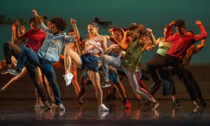 Acosta Danza in Alexis Fernández's 'De Punta a Cabo'. Photo by Hugo Glendinning.