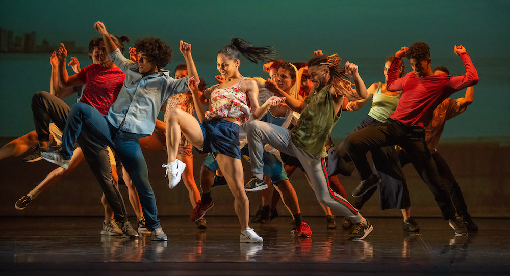 Acosta Danza in Alexis Fernández's 'De Punta a Cabo'. Photo by Hugo Glendinning.