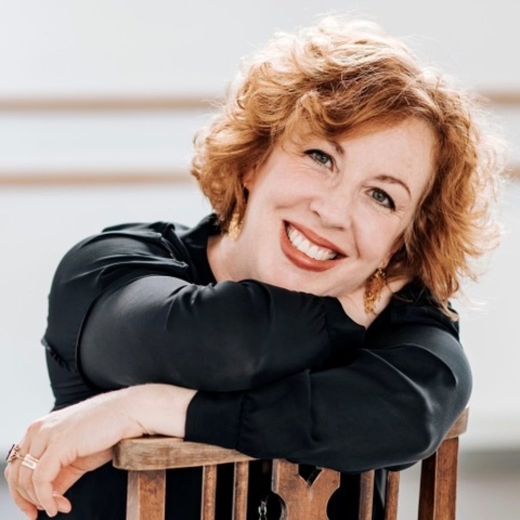 Helen Pickett. Photo by Mihaela Bodlovic.