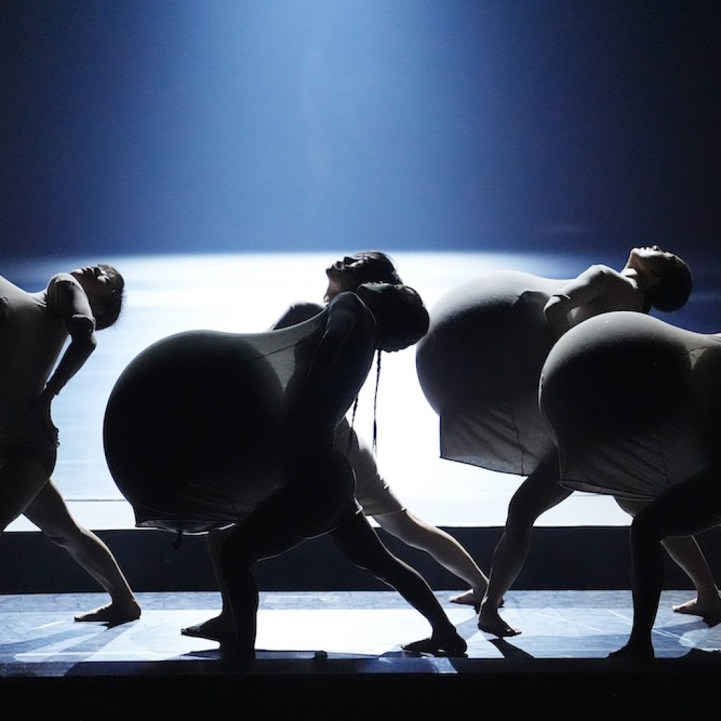 'Gravity' by Ryu and Friends. Photo by Sang Hoon Ok.