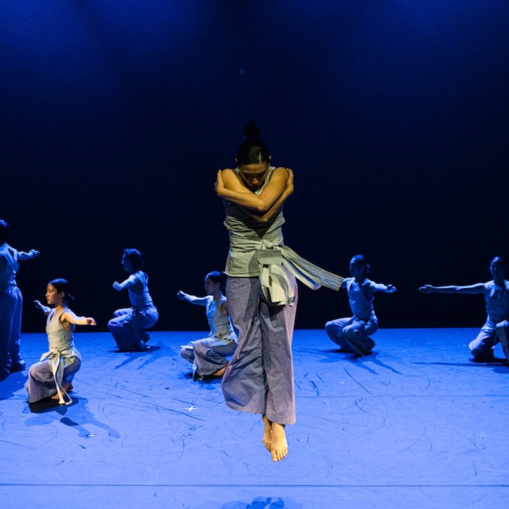 'Voyage' by Korea National Contemporary Dance Company. Photo by Choi Keunou.