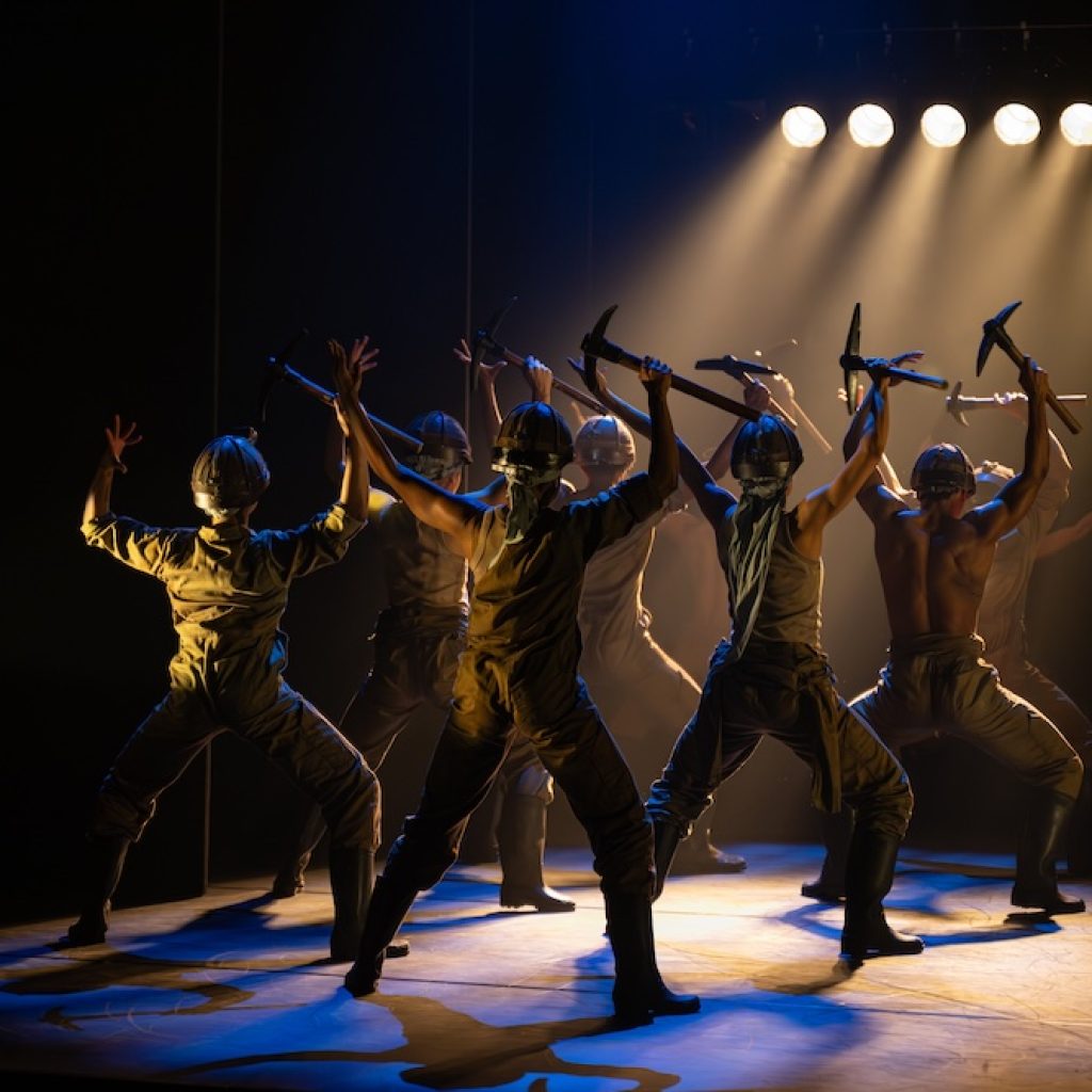 Cassa Pancho's Ballet Black in 'Ingoma,' choreographed by Mthuthuzeli November. Photography by ASH.